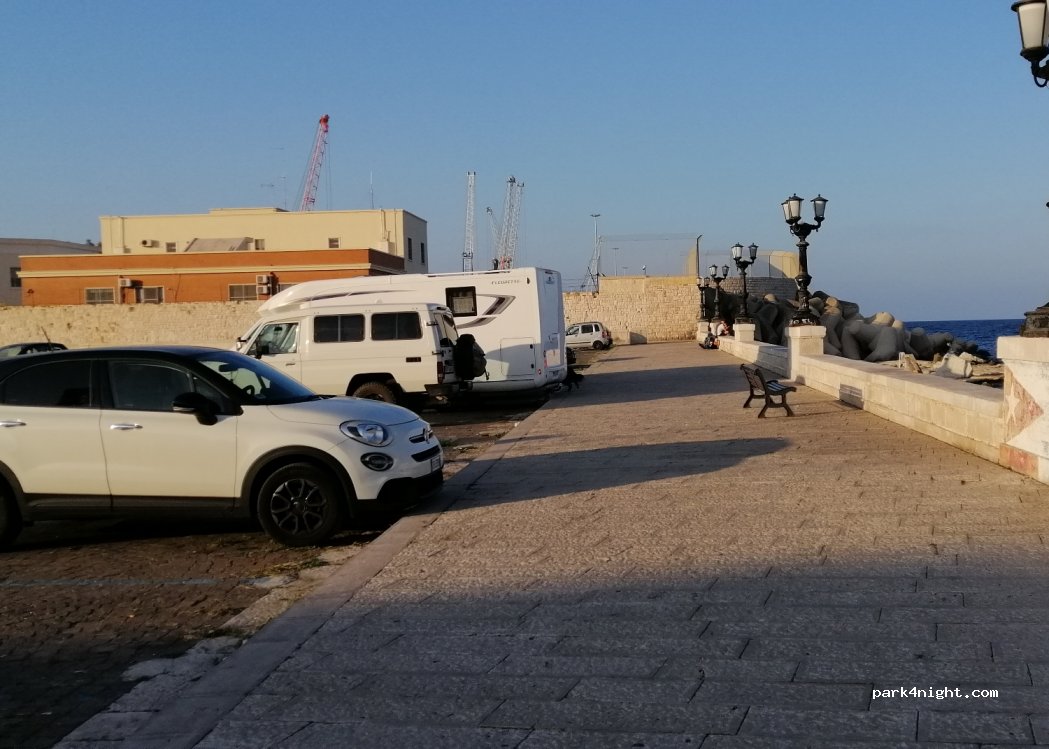 (70123) Bari - Piazzale Colombo Cristoforo — foto 2