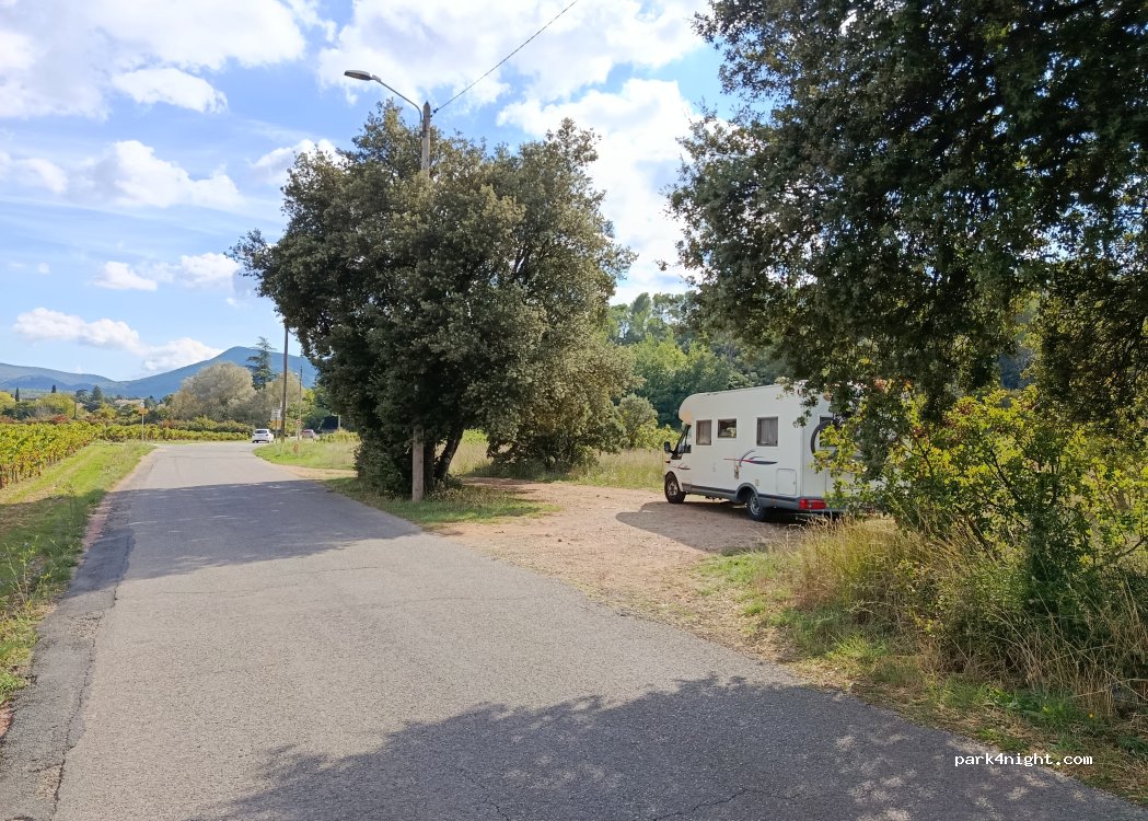 (83136) Garéoult - Chemin des Clos — foto