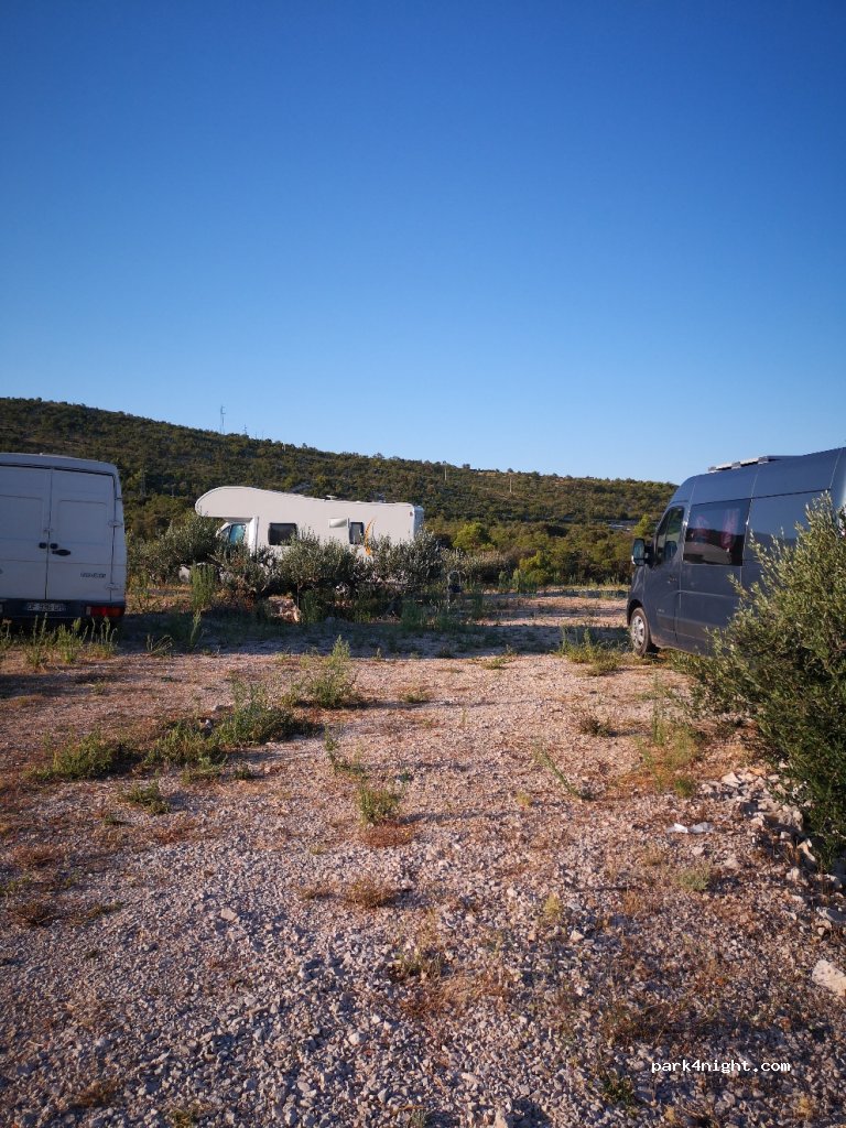 (22202) Primošten - Unnamed Road — foto