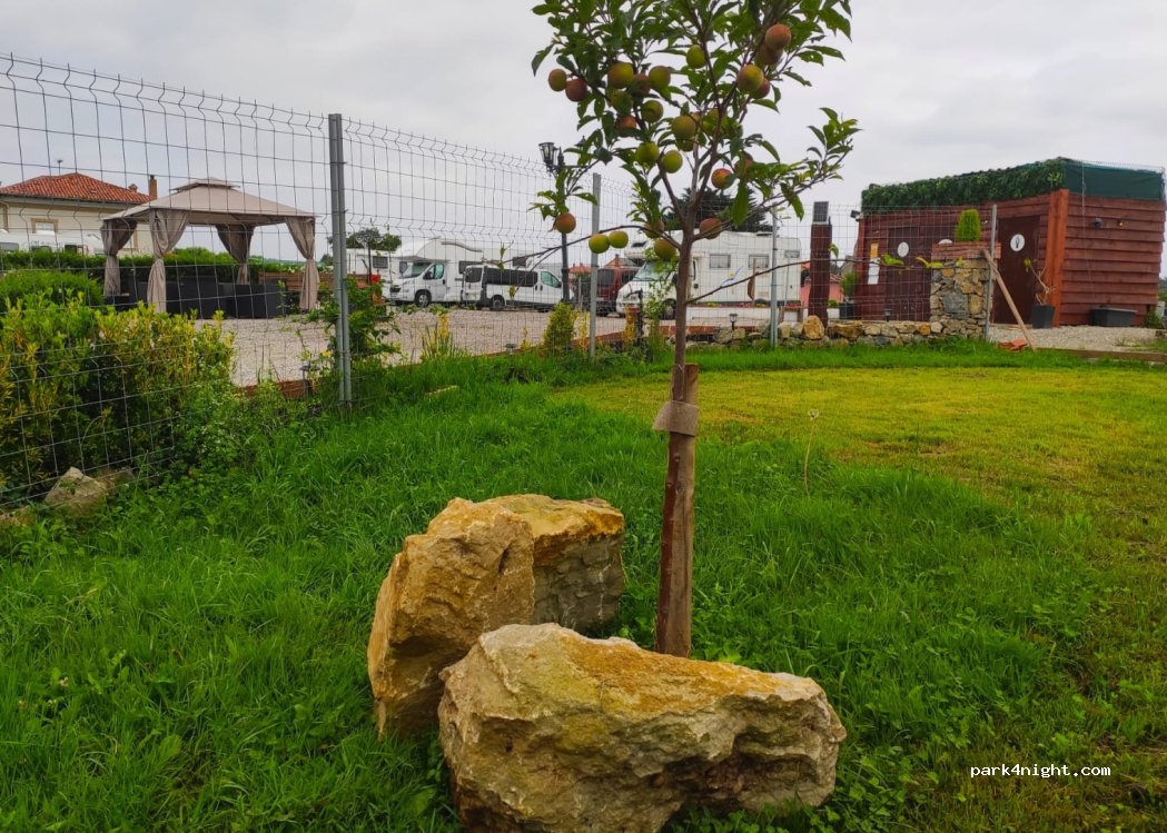 Área de Autocaravanas el Jardín de Cóbreces — foto