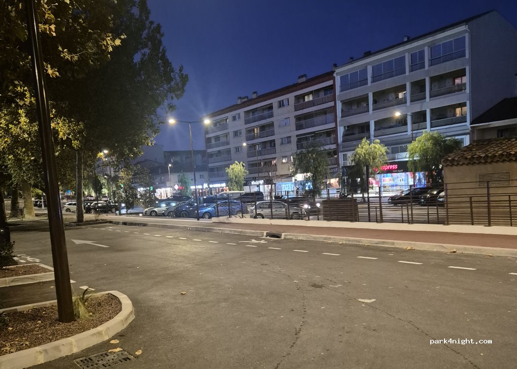 () Fréjus - Place de la Poste — foto 2