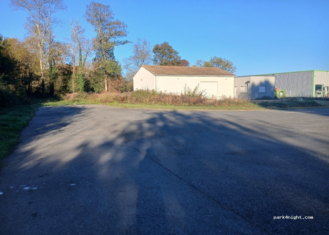 (33660) Saint-Seurin-sur-l'Isle - Rue Jean Mermoz — foto