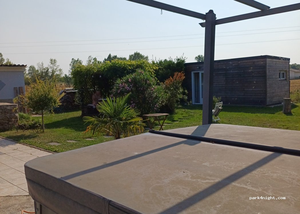 (33440) Ambarès-et-Lagrave - Avenue de Jourdane — foto