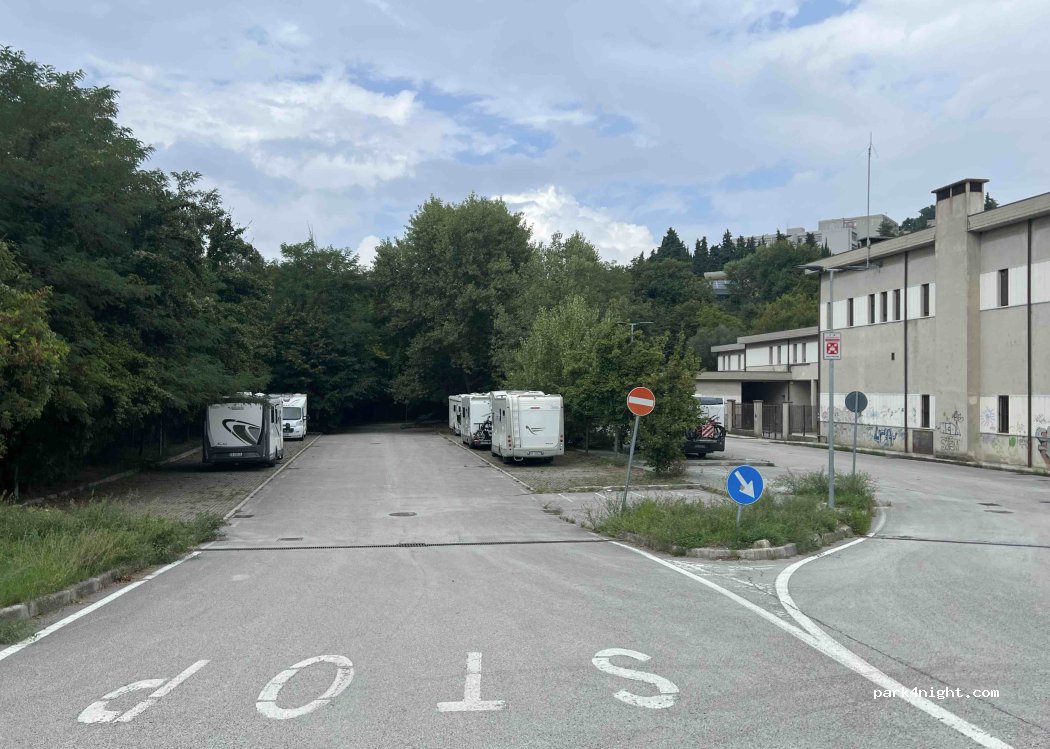 (61029) Urbino - Viale Pablo Neruda — foto 4