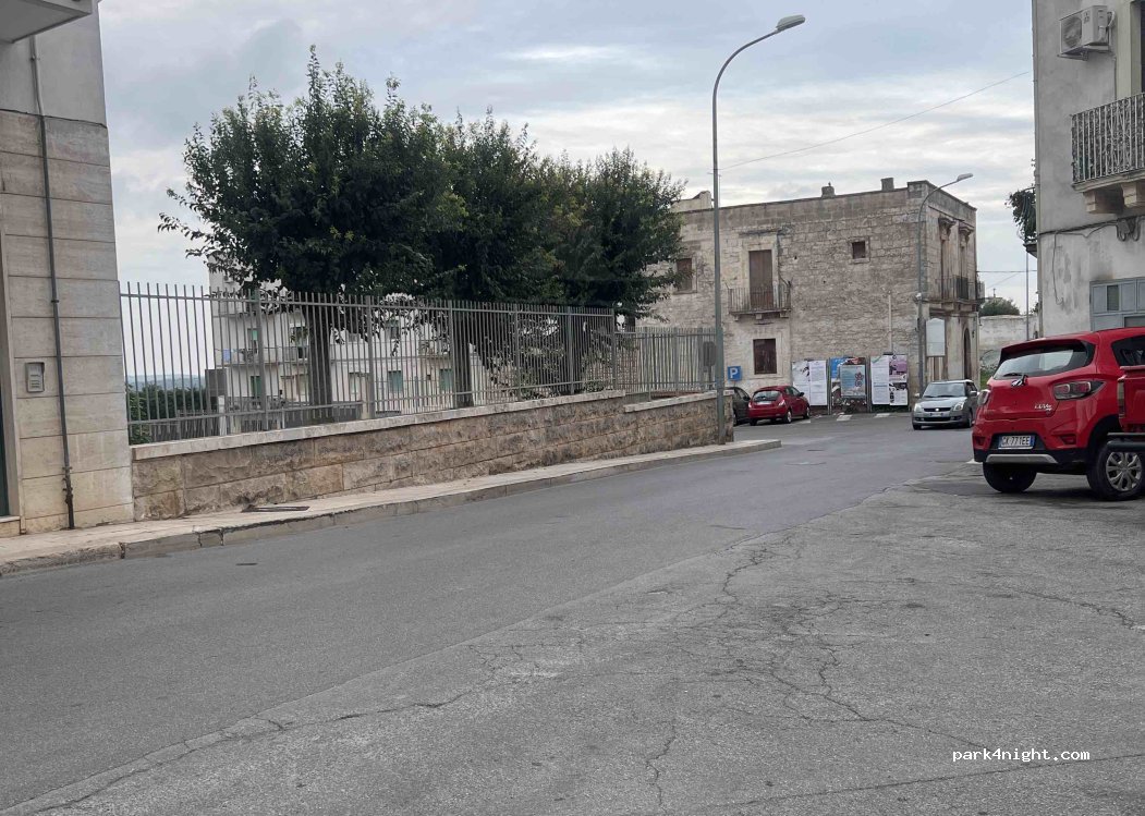 (72013) Ceglie Messapica - Largo Caduti di Piazza della Loggia — foto