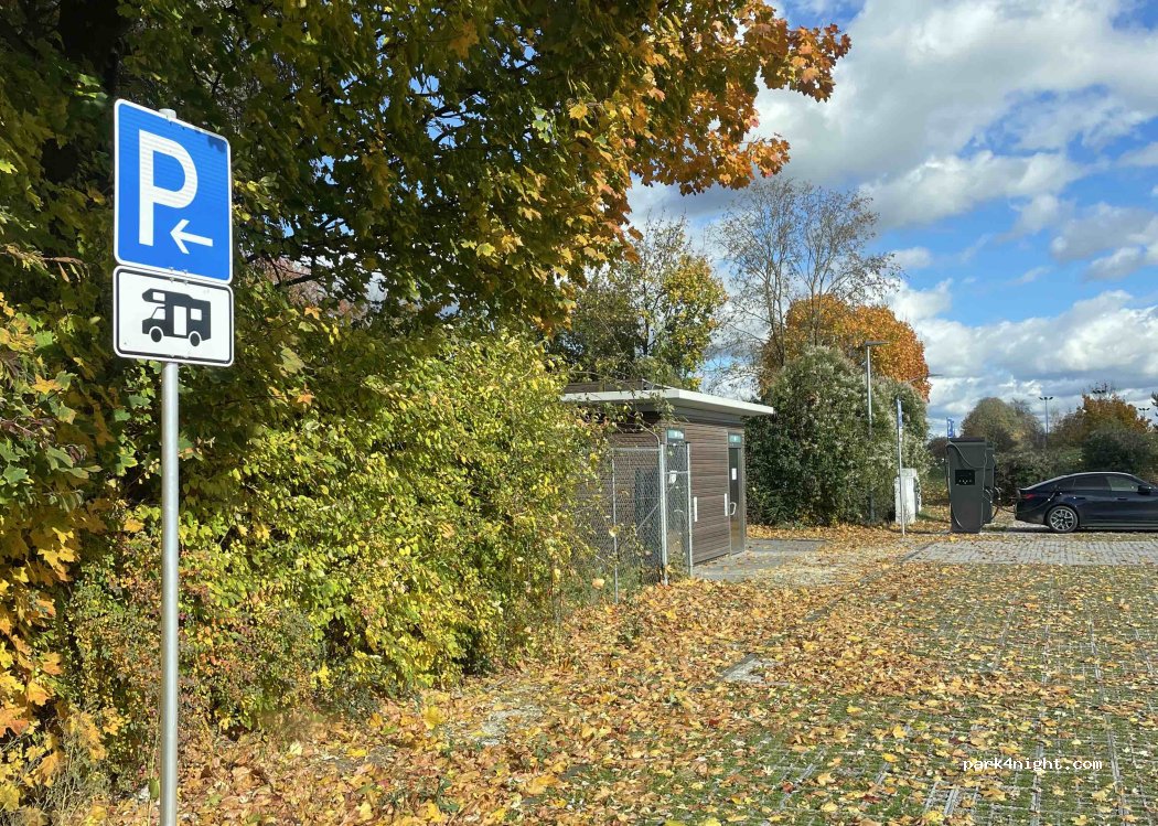 Wohnmobilstellplatz Festplatz — foto