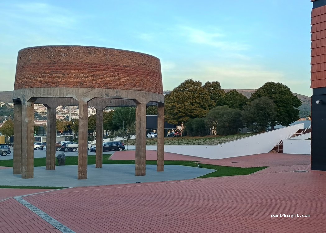 (2480-401) Porto de Mós - Rua Doutor Manuel Oliveira Perpétua — foto