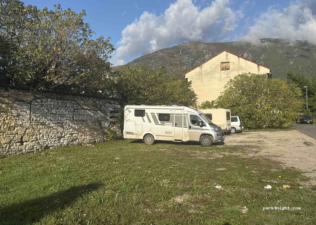 (88 000) Mostar - Unnamed road — foto