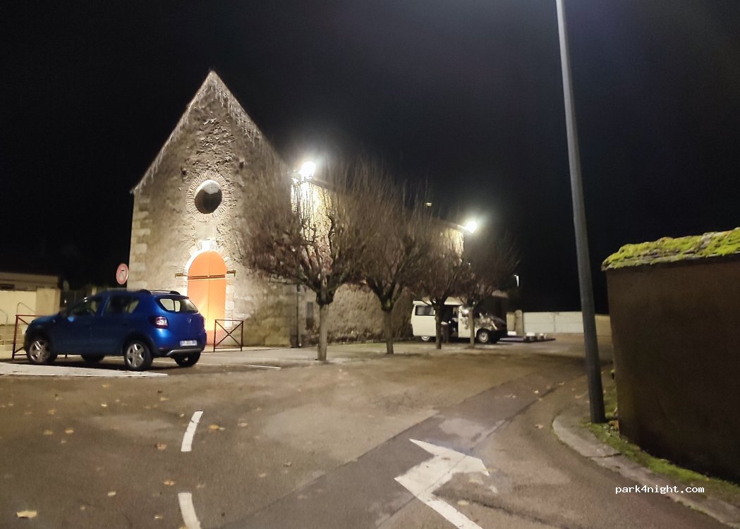 (89100) Malay-le-Petit - Place de l'Église — foto
