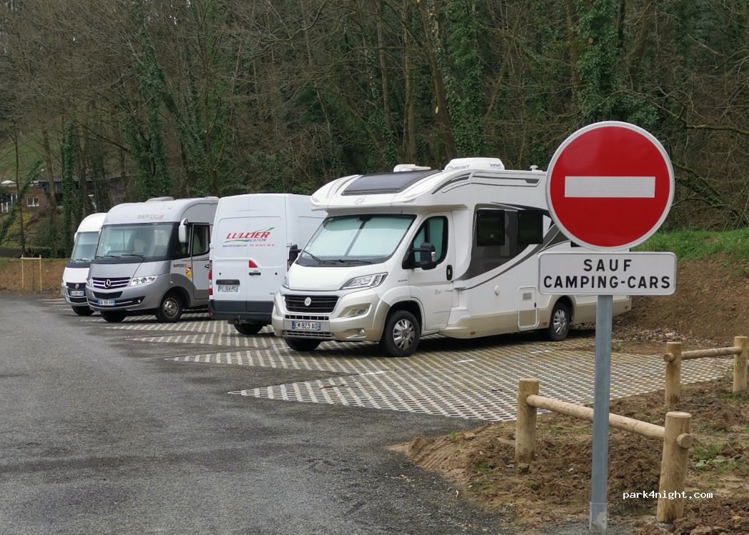 Aire de camping-cars Villedieu-les-Poêles — foto