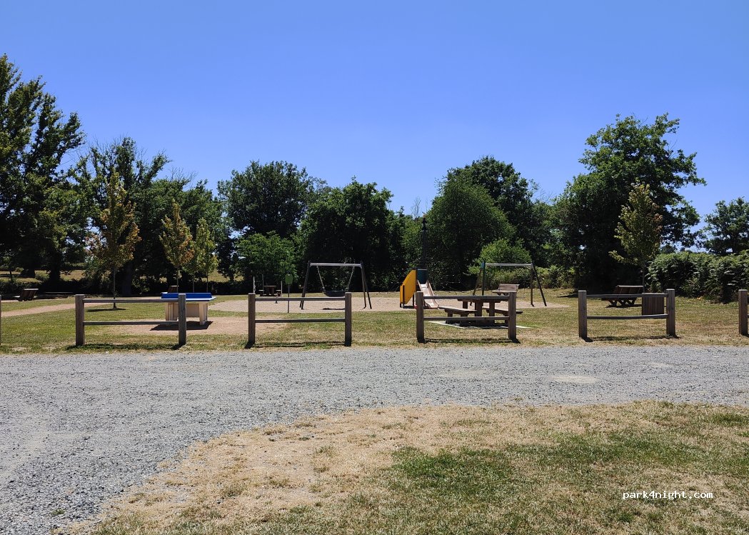 (03170) Doyet - L'Arverne — foto 2