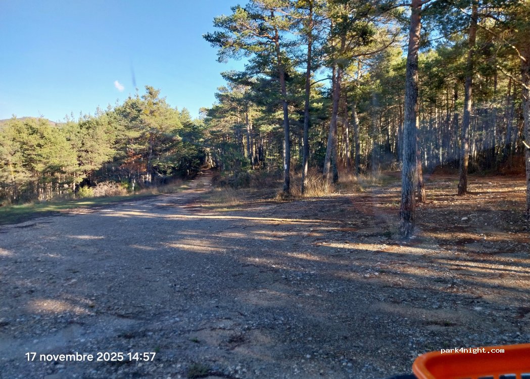 (06750) Valderoure - Route Départementale 2 — foto