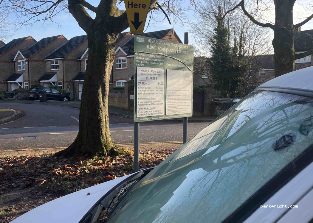(WD3 1AJ) Three Rivers - Talbot Road — foto
