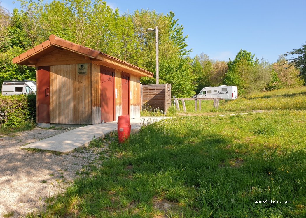 (01800) Pérouges - 52 Route de la Cité — foto 2