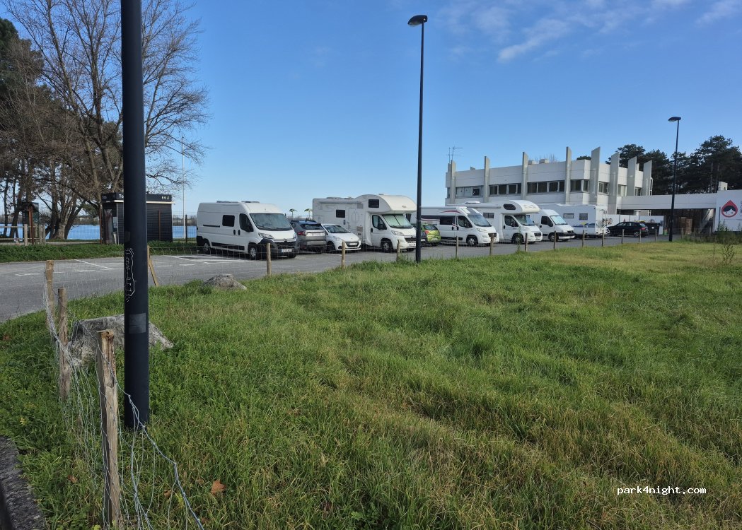 (33520) Bruges - Boulevard Jacques Chaban-Delmas — foto