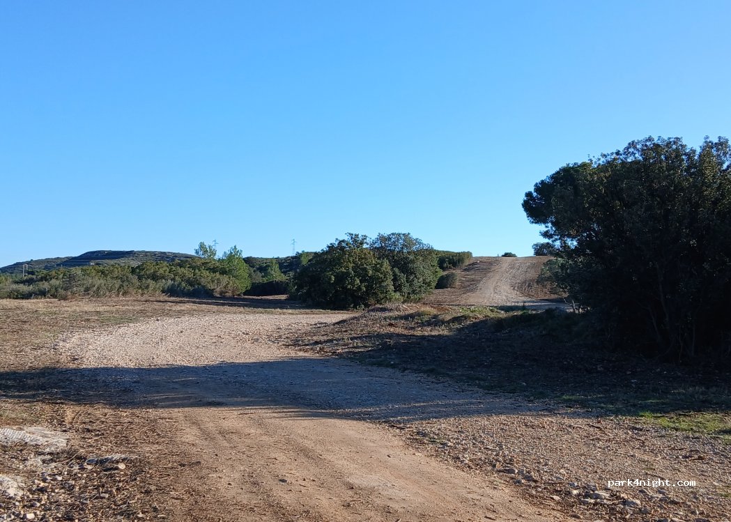 (13330) La Barben - Route d'Eguilles — foto 3