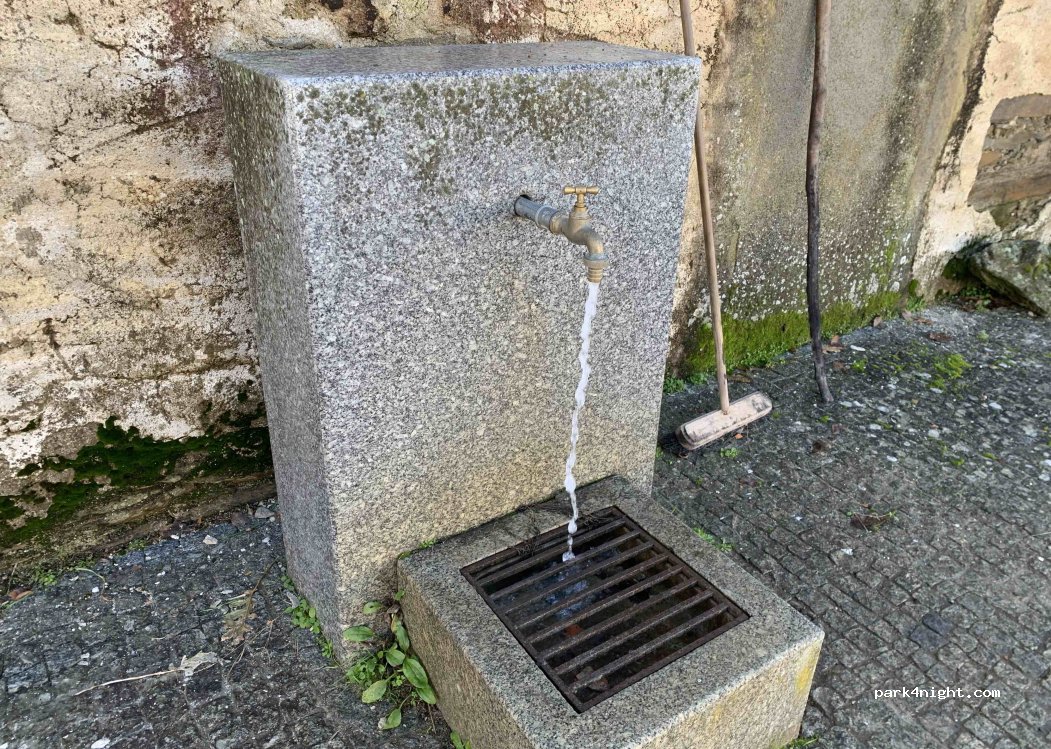 (5230-232) Algoso, Campo de Víboras e Uva - Largo da Capela — foto