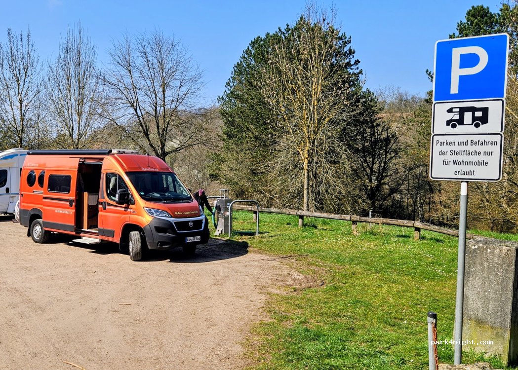 Wohnmobilstellplatz Ottweiler am Wingertsweiher — foto