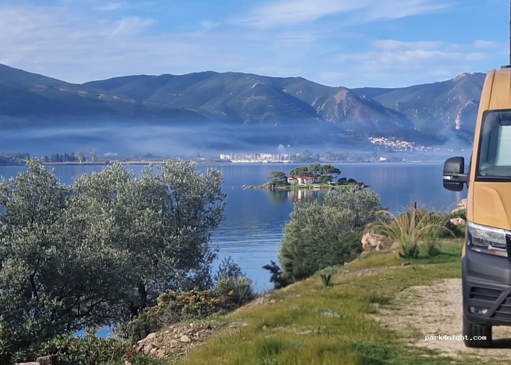 (18020) Agios Nektarios - Unnamed Road — foto