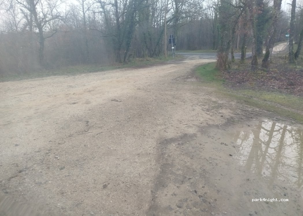 (24290) Valojoulx - Chemin des Crêtes — foto