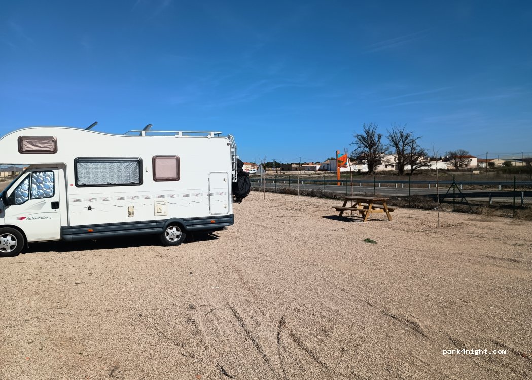 AREA AUTOCARAVANAS ALBATANA — foto 2