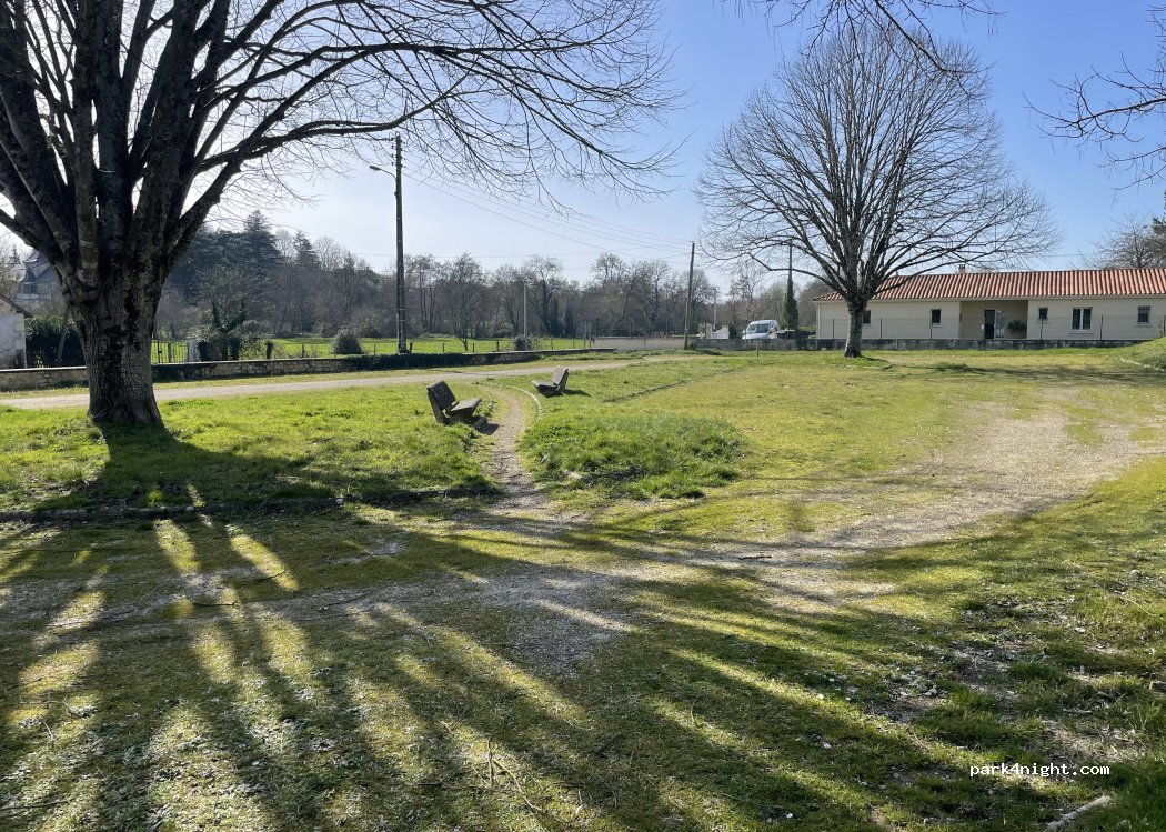 (86400) Civray - Rue Jean Jacques Rousseau — foto