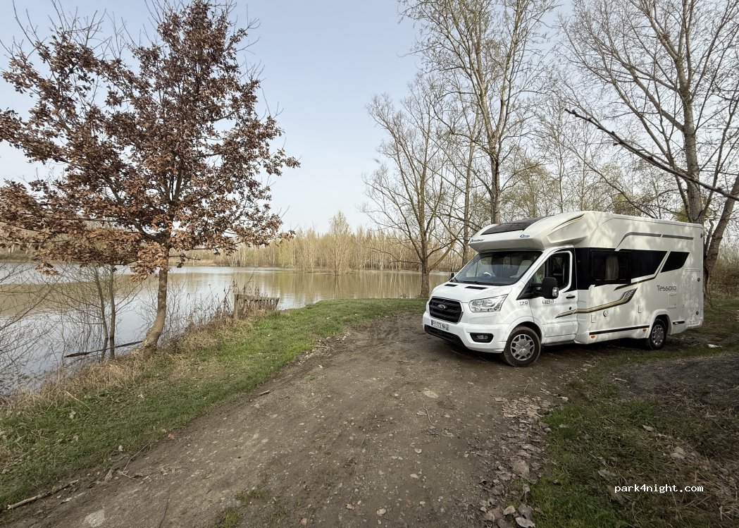 (82700) Finhan - Chemin du Ramier — foto