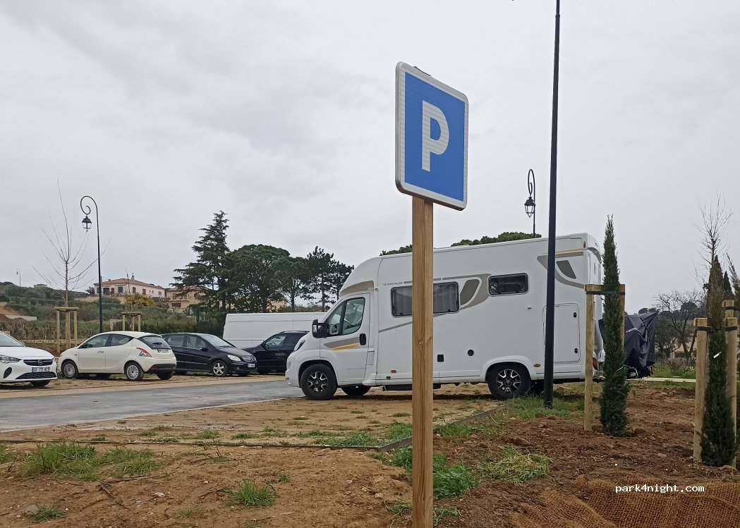 (84230) Châteauneuf-du-Pape - Avenue des Amandiers — foto