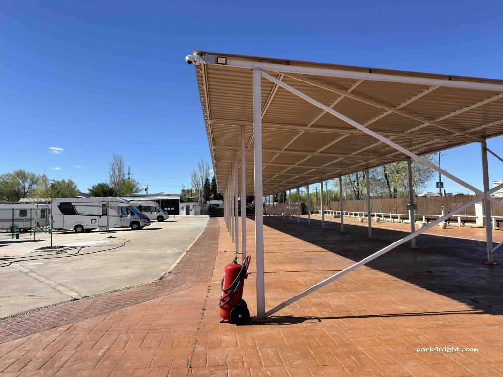 Área de Autocaravanas Alcalá de Henares — foto