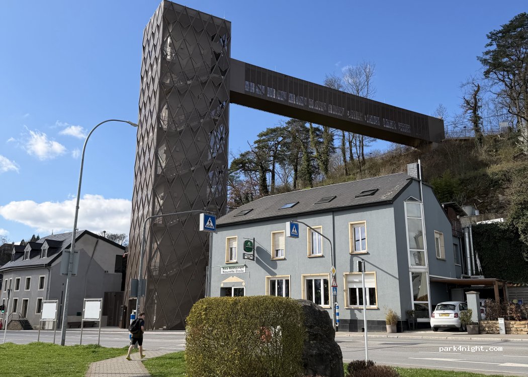 (5812) Hesperange - Rue du Stade 2000 — foto
