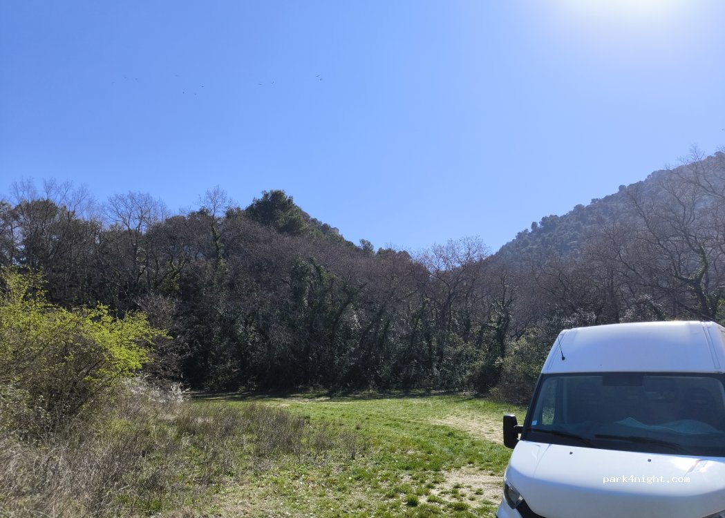 (84580) Oppède - Vallon de Combrés — foto 2