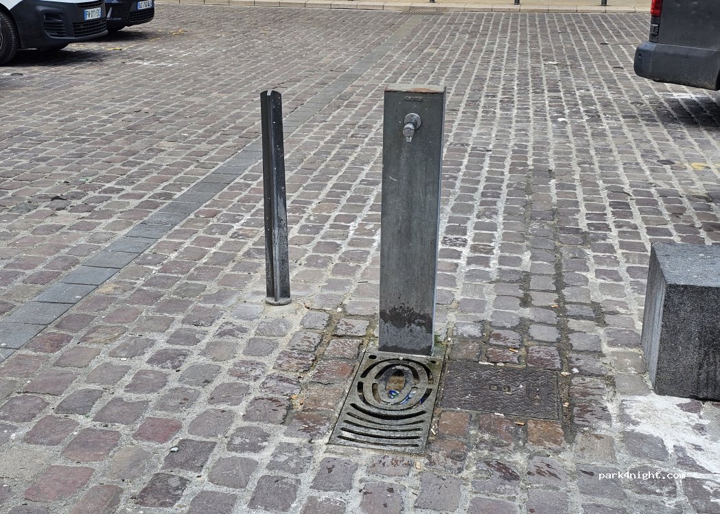 (33800) Bordeaux - Place Duburg — foto 3
