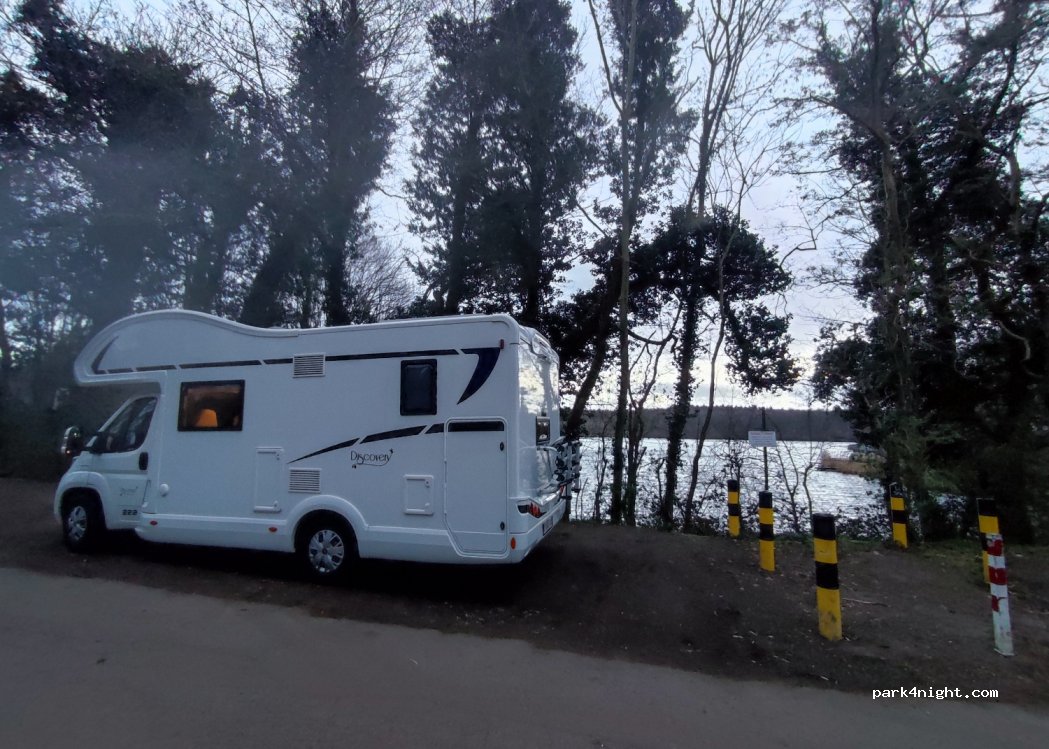Parkplatz Berggeistweiher — foto