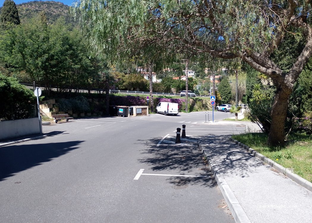 (83980) Le Lavandou - Avenue des Trois Dauphins — foto