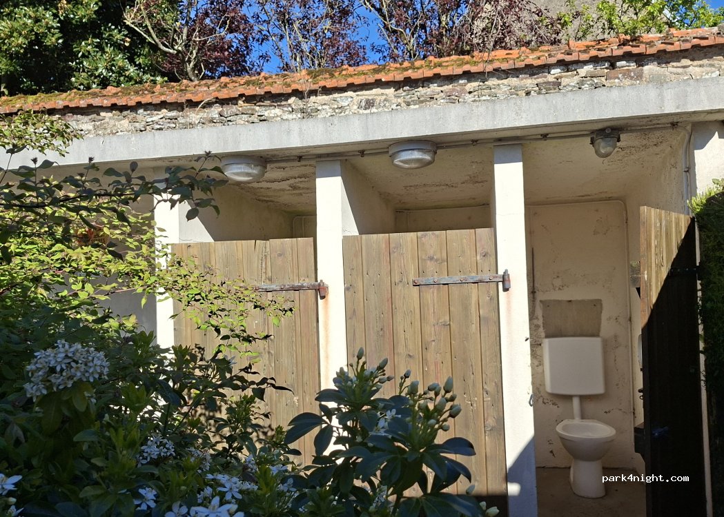 (50220) Saint-Quentin-sur-le-Homme - Place de Léguéma — foto