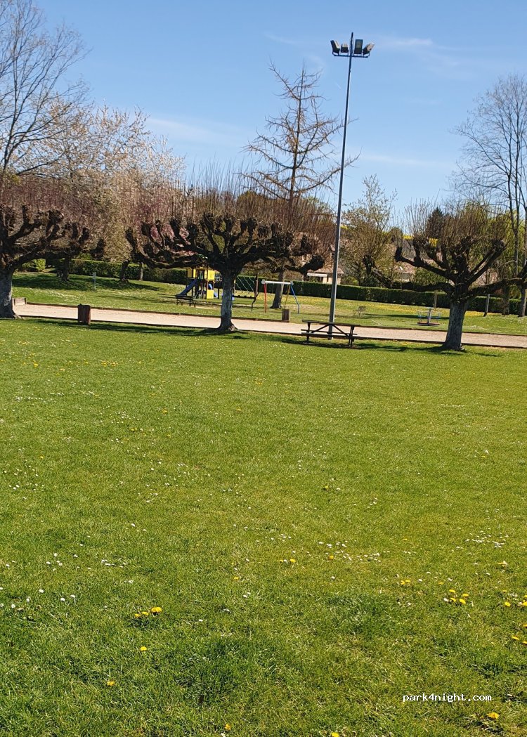 (77148) Salins - Rue de Courcelles — foto