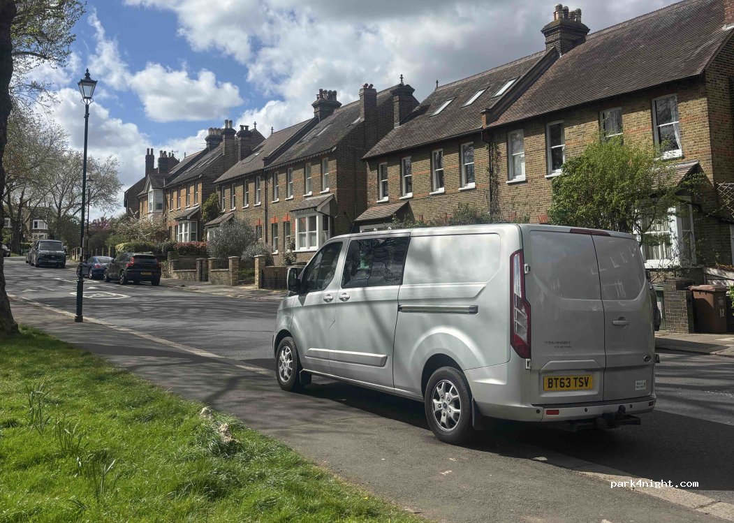 (SE4 1QL) London Borough of Lewisham - Hilly Fields Crescent — foto