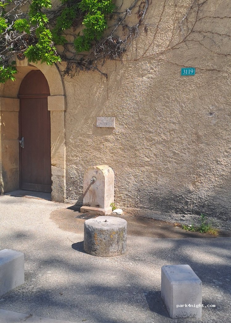 (13100) Le Tholonet - D 17 — foto 2