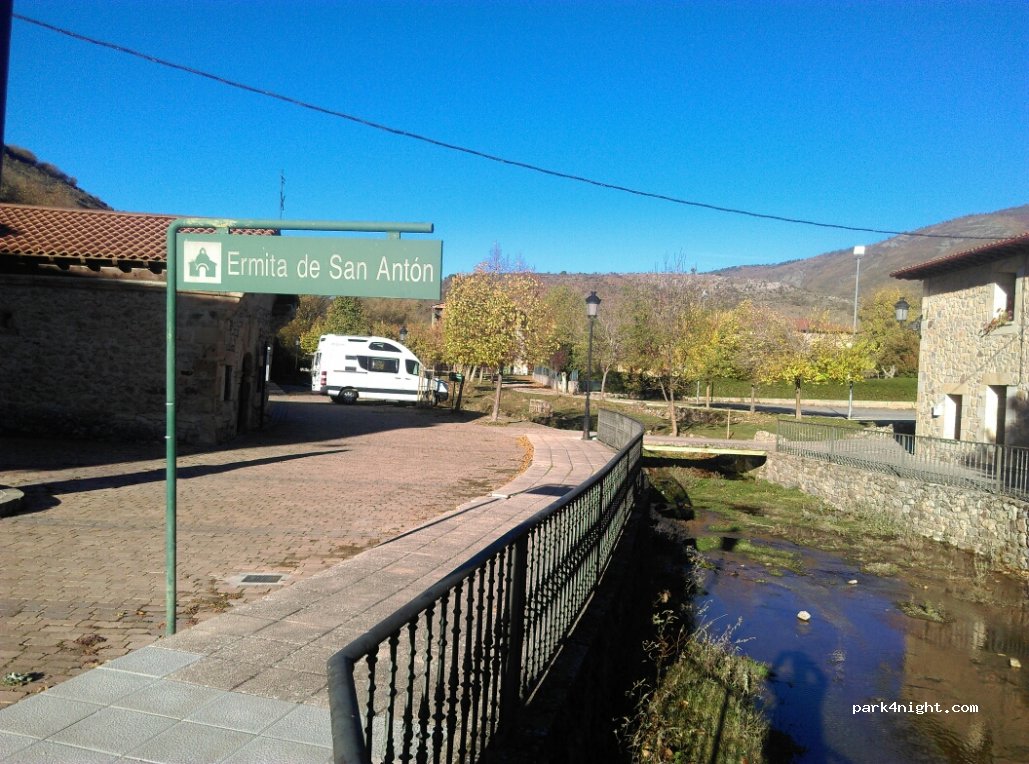 (26329) Canales de la Sierra - 39 Calle Mayor — foto