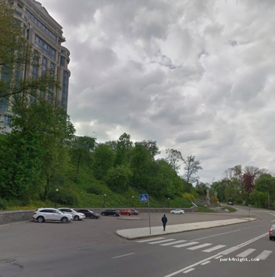 () Kyiv - Andriya Pervozvannoho Square — foto