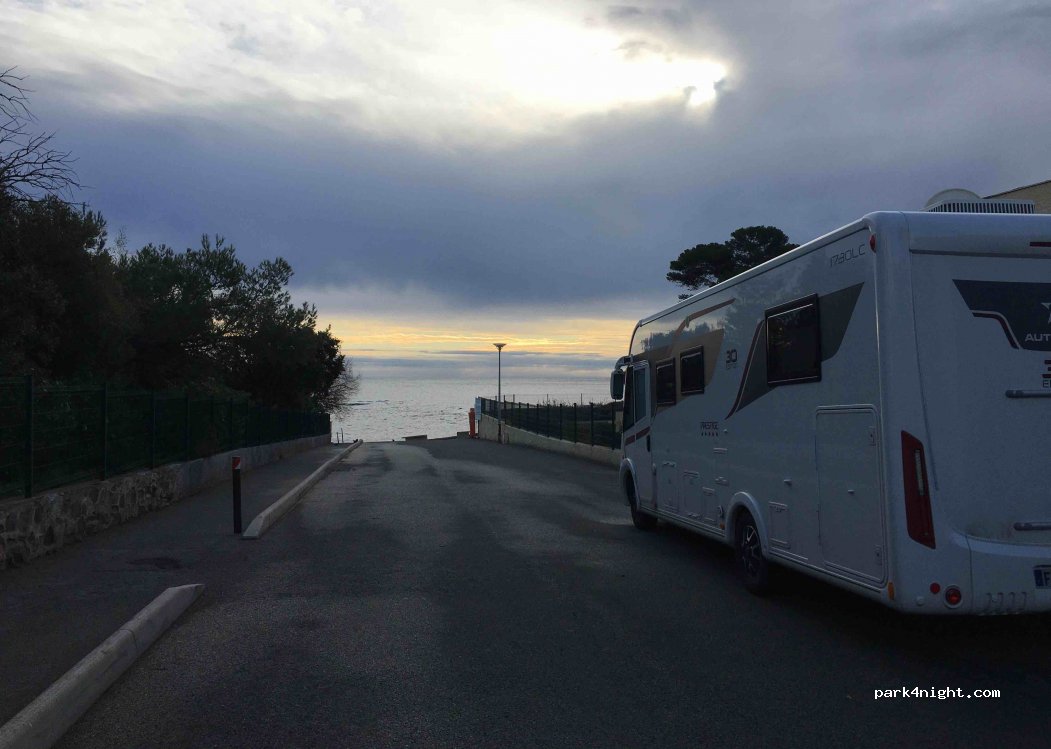 (83370) Fréjus - 37 Avenue Jean-François Millet — foto