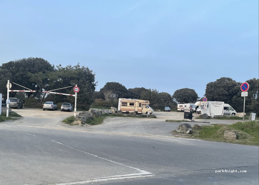 Aire de camping-car Saint Marc sur Mer — foto