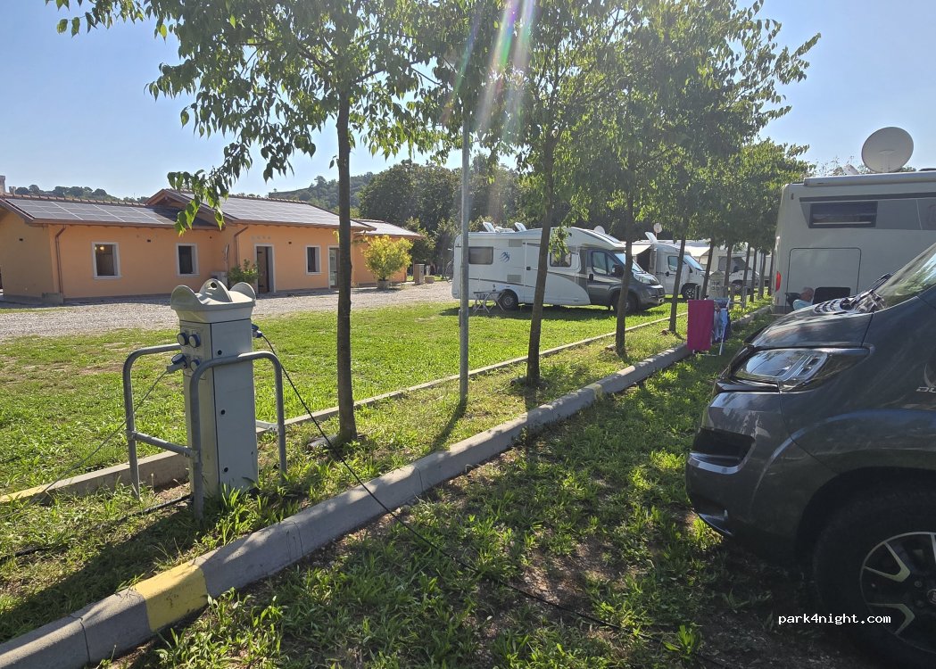 Area Sosta Camper Parcheggio Virgilio | Borghetto — foto 5