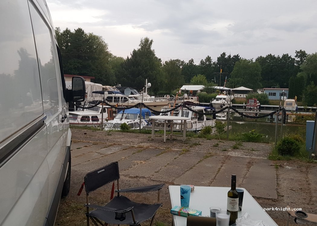 Wittinger Sporthafen | Hafenklause Wittingen — foto