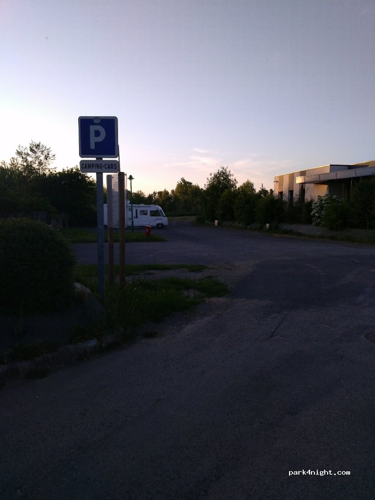 (35460) Saint-Étienne-en-Coglès - Rue Charles de Gaulle — foto