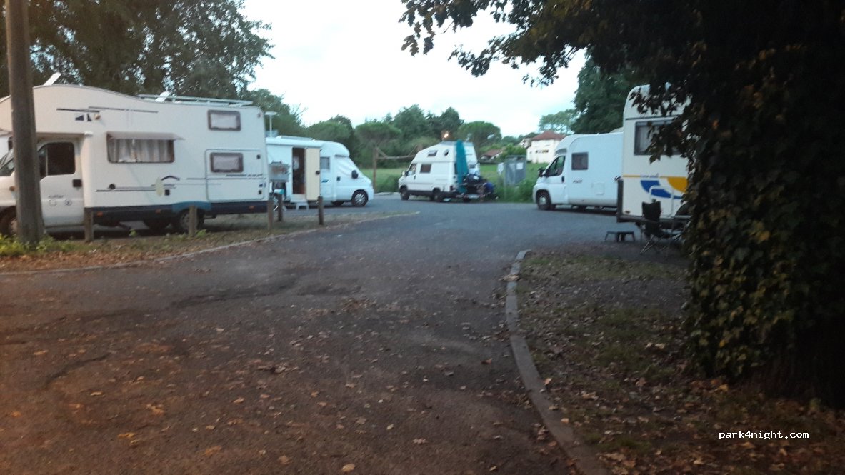 (33138) Lanton - Allée Albert Pitres — foto