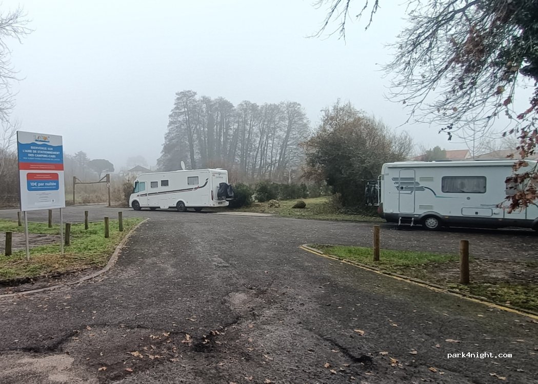 (33138) Lanton - Allée Albert Pitres — foto 3