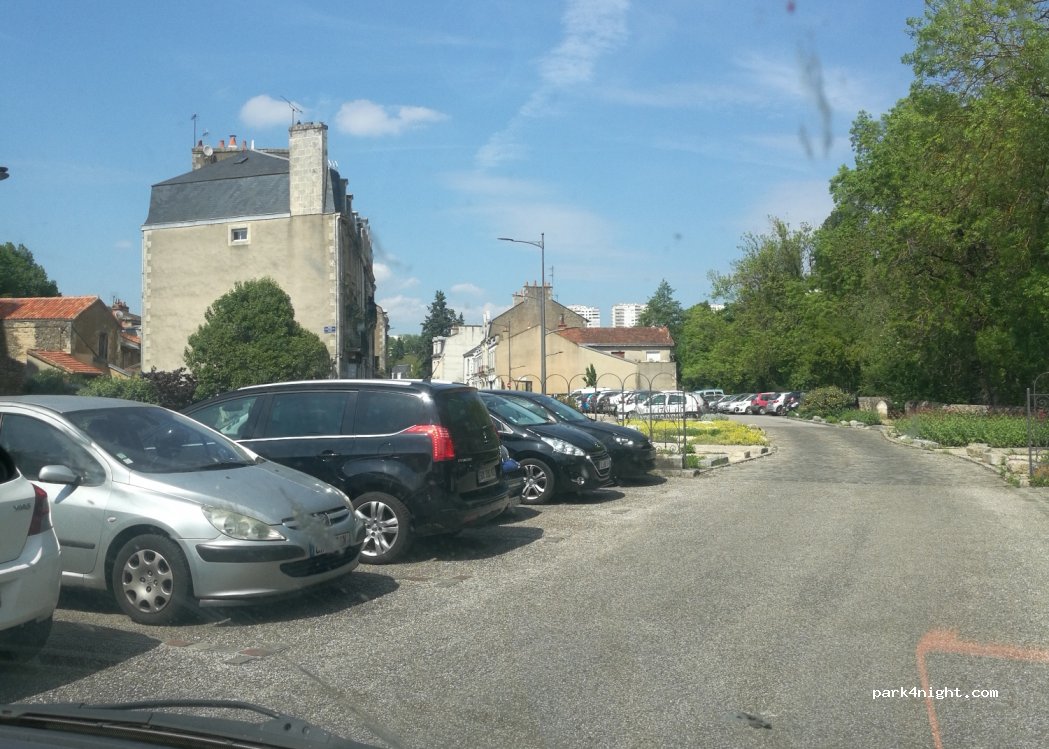 (86000) Poitiers - 35 Boulevard du Pont Joubert — foto