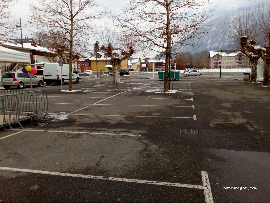 (74800) Saint-Pierre-en-Faucigny - 30 Place de l'Église — foto