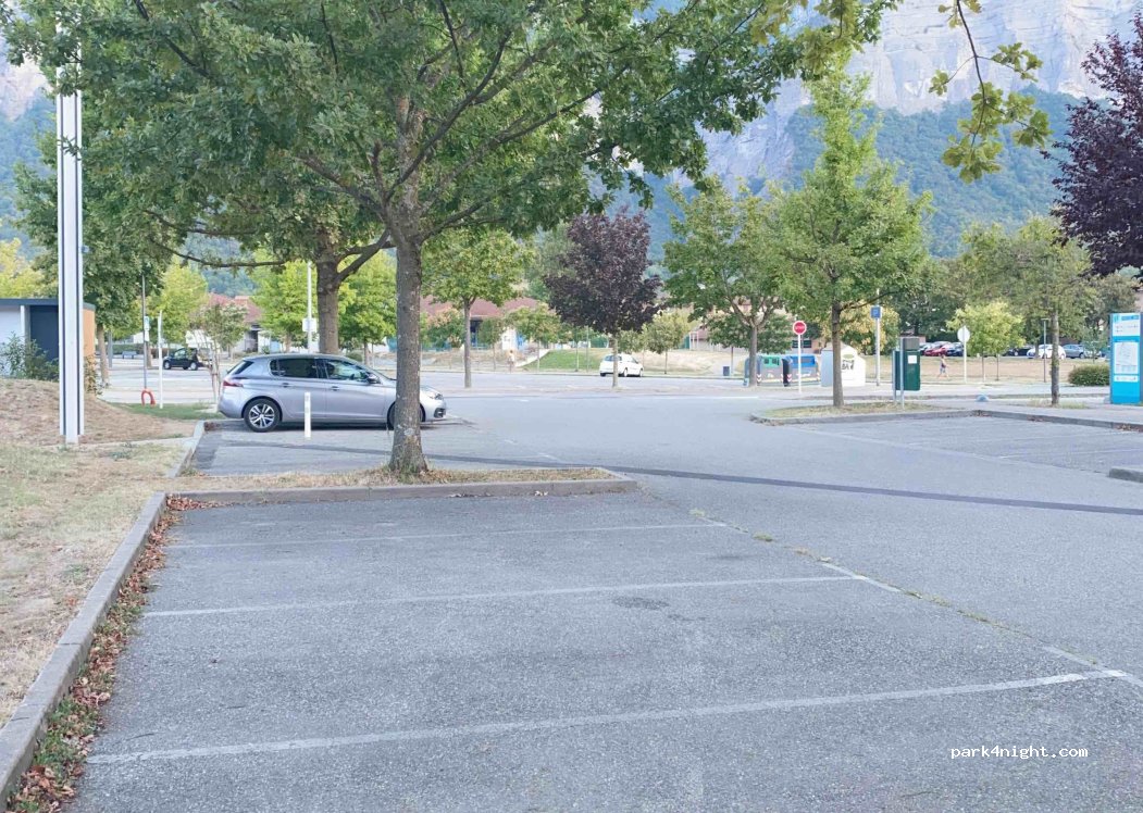 (38920) Crolles - 708-748 Rue Léo Lagrange — foto 2